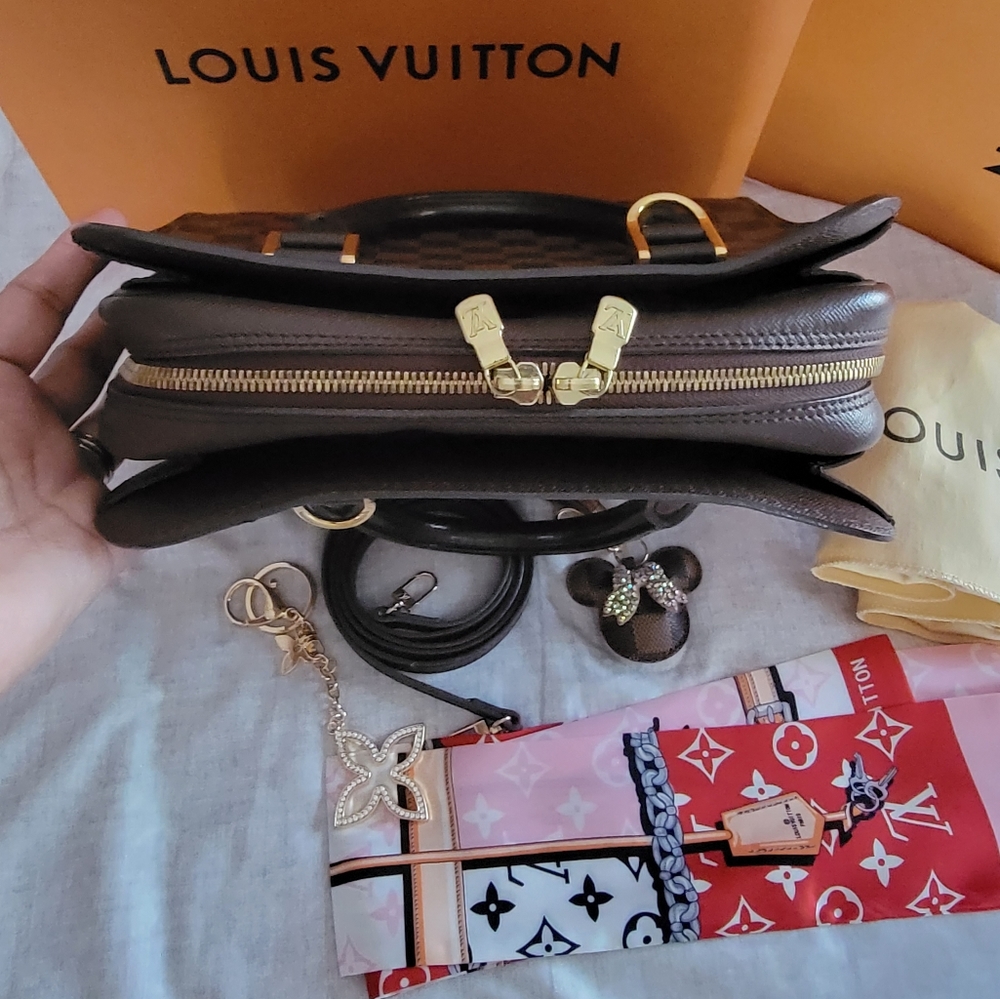 COPY - 🤎Louis Vuitton Damier Ebene Triana Handbag🤎 - Picture 8 of 17